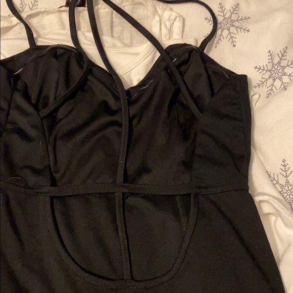Tobi black dress with cut out - Picture 2 of 3